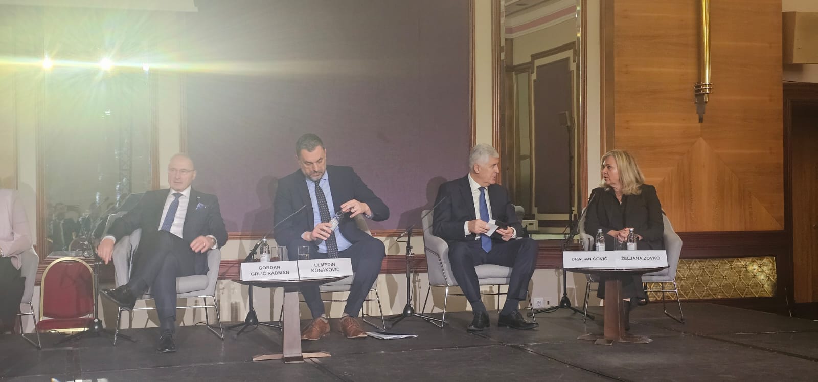 3d8afe8d-72a3-43c6-ac5e-8835cbf92fb4