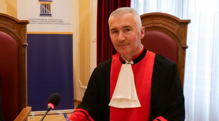 Držite lopova, viče Sabina Ćudić, ali milicije nem
