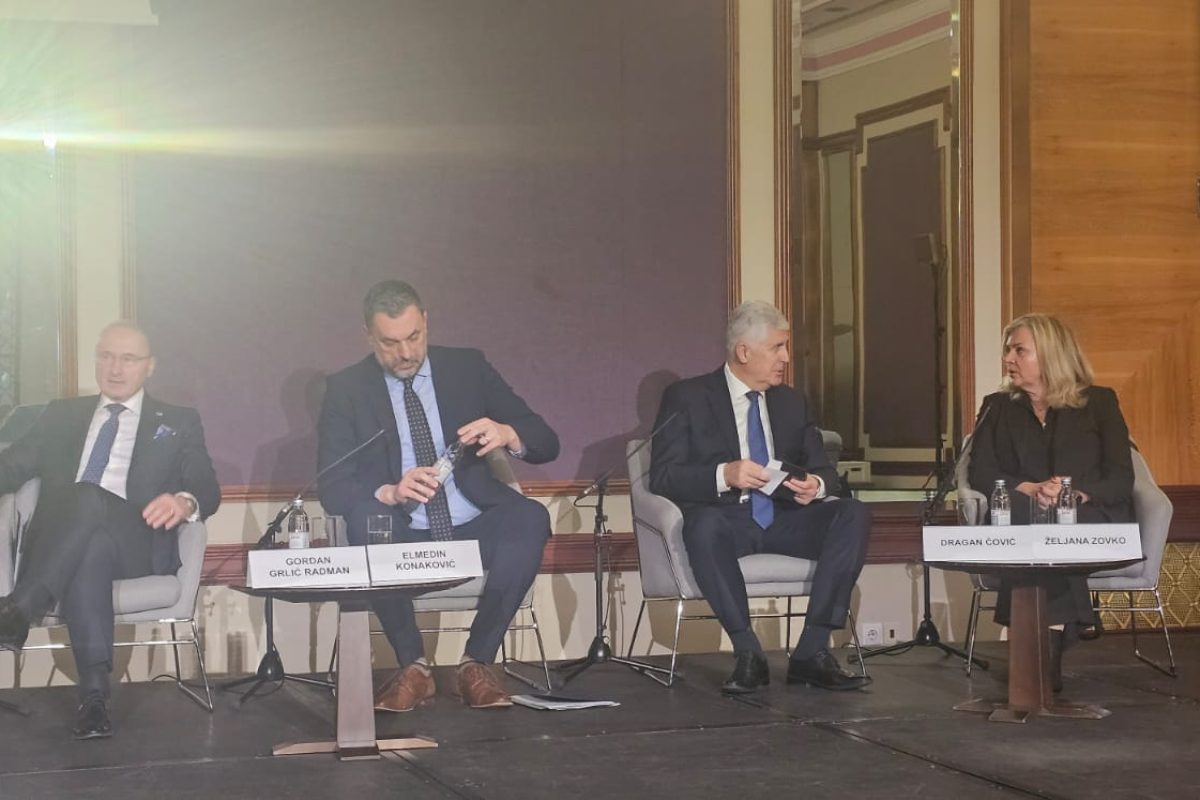 3d8afe8d-72a3-43c6-ac5e-8835cbf92fb4