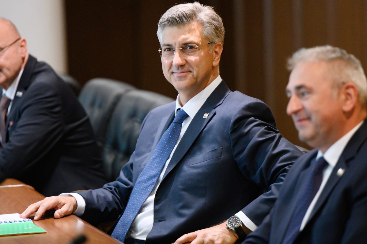 HKSTALiWQAEwINF