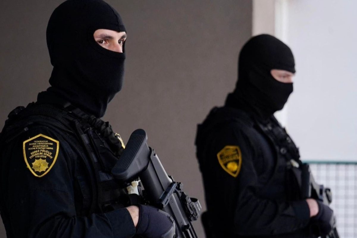 policija